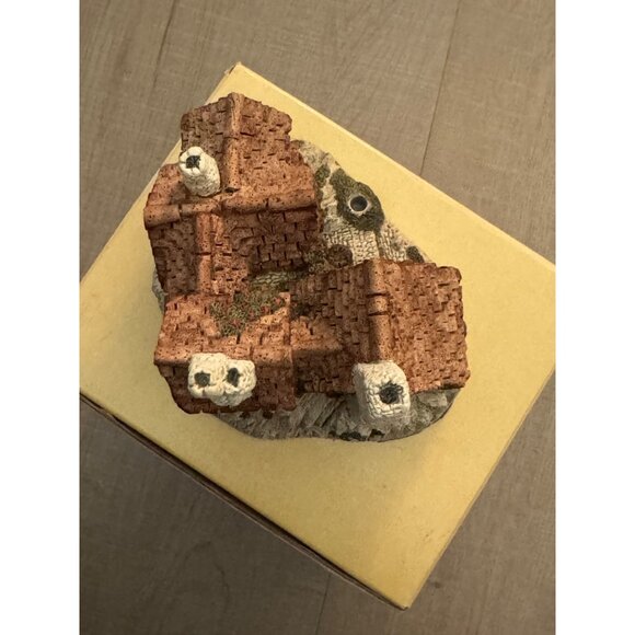 David Winter Cottages Green Dragon Pub 1983 Hand-Painted Collectible - Picture 7 of 9